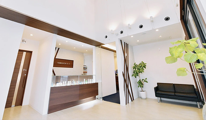 2医院展開で日曜診療、即日抜歯にも対応します