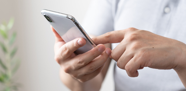 WEBまたはお電話にて予約